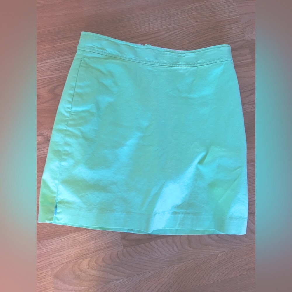 Vineyard Vines skirt. 4. Light teal. NWOT.